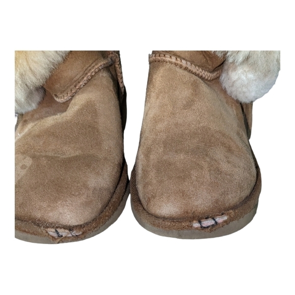 UGG Tan kid's slip-on boots Size 2 - Picture 4 of 8